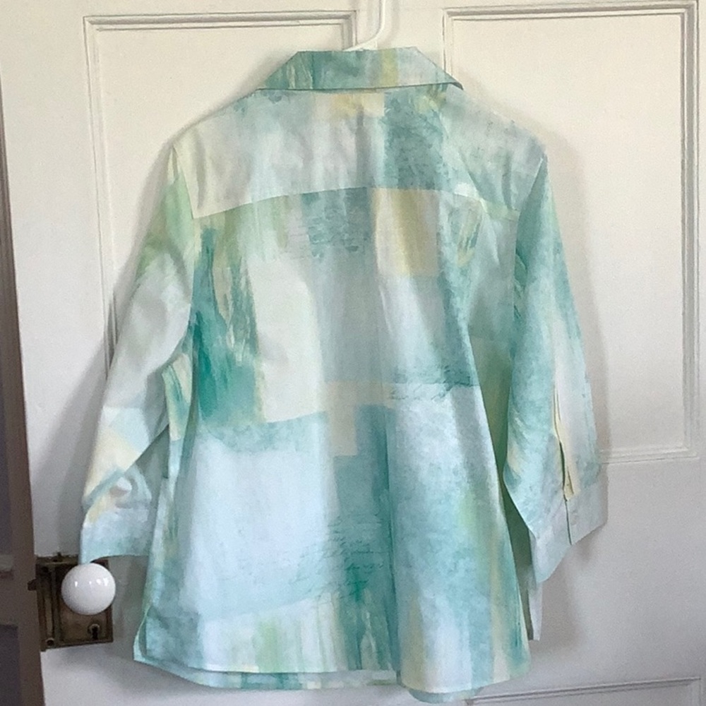 Chicos Women's Green Abstract Print. No Iron. Top Size 3/ X Large - Picture 4 of 6